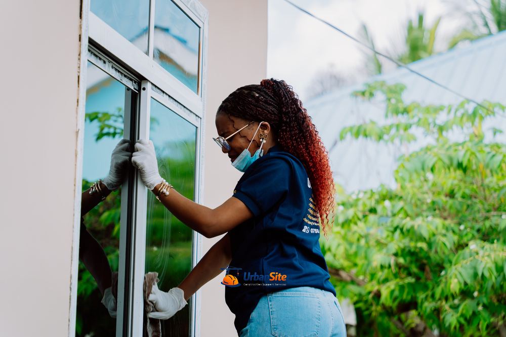 UrbanSite window glass cleaning
